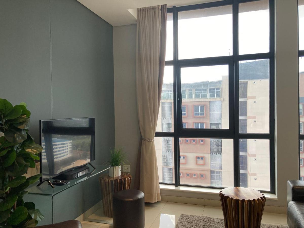 Urban Awe Apartment- Itowers 18Th Floor กาโบโรเน ภายนอก รูปภาพ