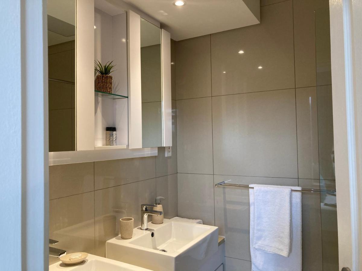 Urban Awe Apartment- Itowers 18Th Floor กาโบโรเน ภายนอก รูปภาพ