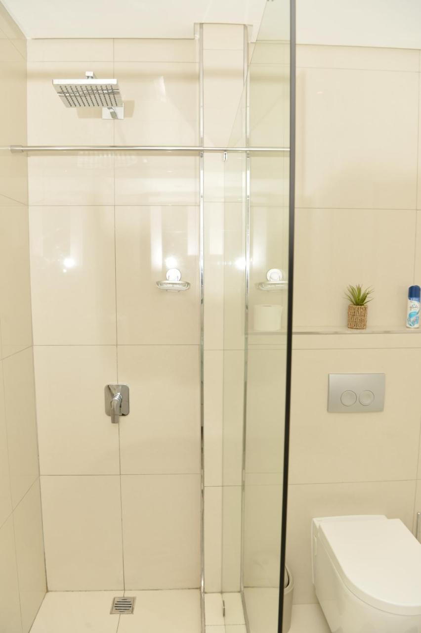 Urban Awe Apartment- Itowers 18Th Floor กาโบโรเน ภายนอก รูปภาพ