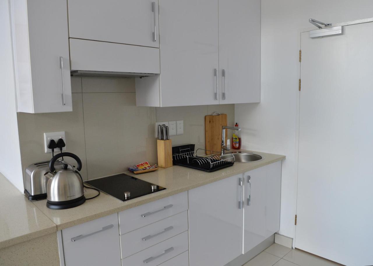 Urban Awe Apartment- Itowers 18Th Floor กาโบโรเน ภายนอก รูปภาพ